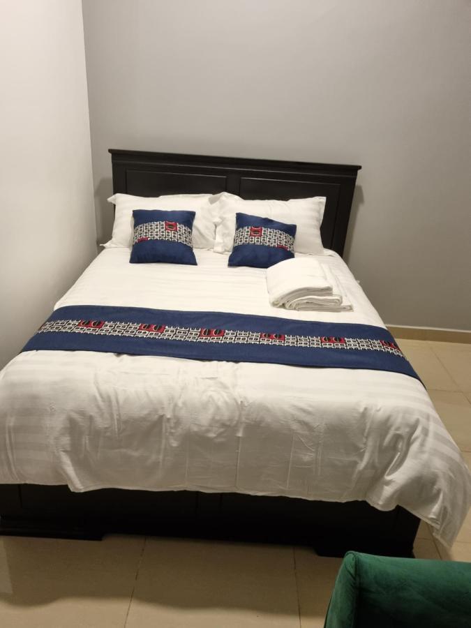 Eika Suites At Acacia Кампала Екстериор снимка