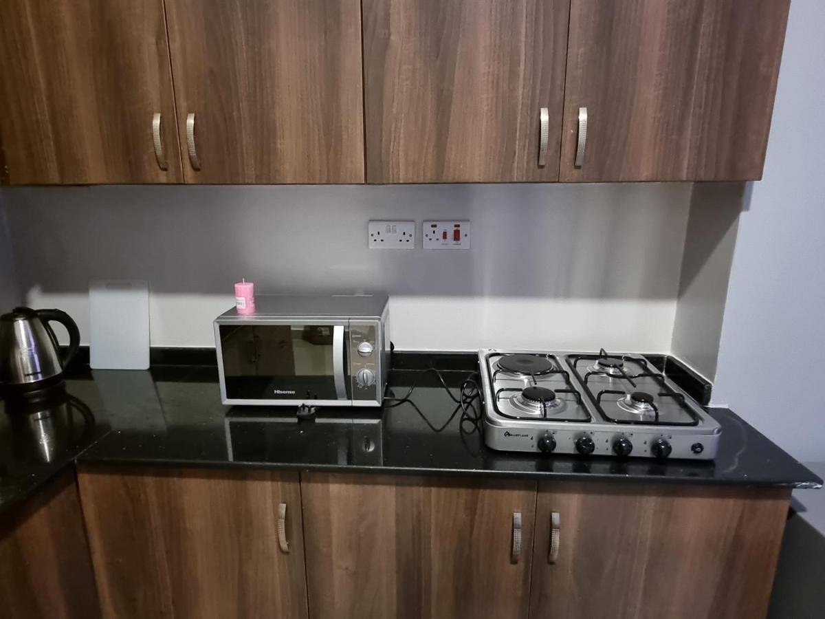 Eika Suites At Acacia Кампала Екстериор снимка