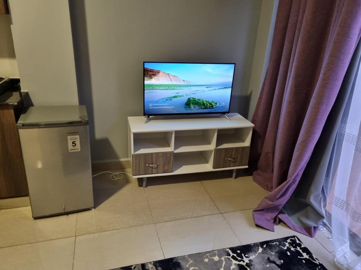 Eika Suites At Acacia Кампала Екстериор снимка