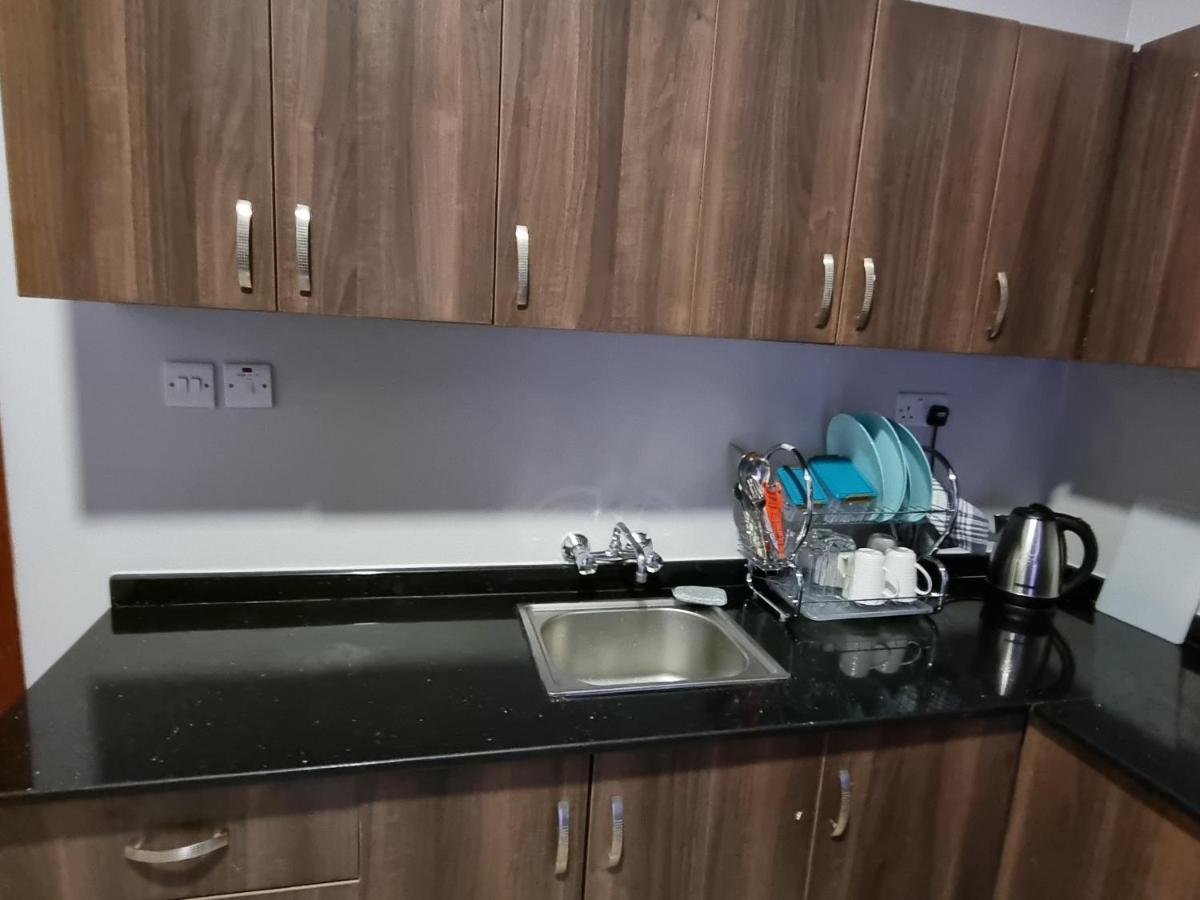 Eika Suites At Acacia Кампала Екстериор снимка