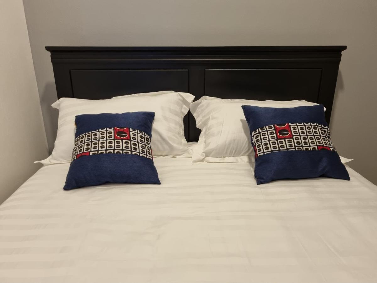 Eika Suites At Acacia Кампала Екстериор снимка
