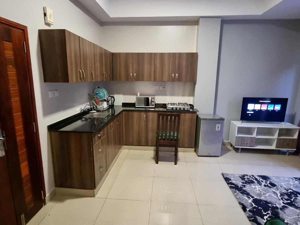 Eika Suites At Acacia Кампала Екстериор снимка