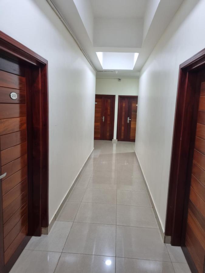 Eika Suites At Acacia Кампала Екстериор снимка