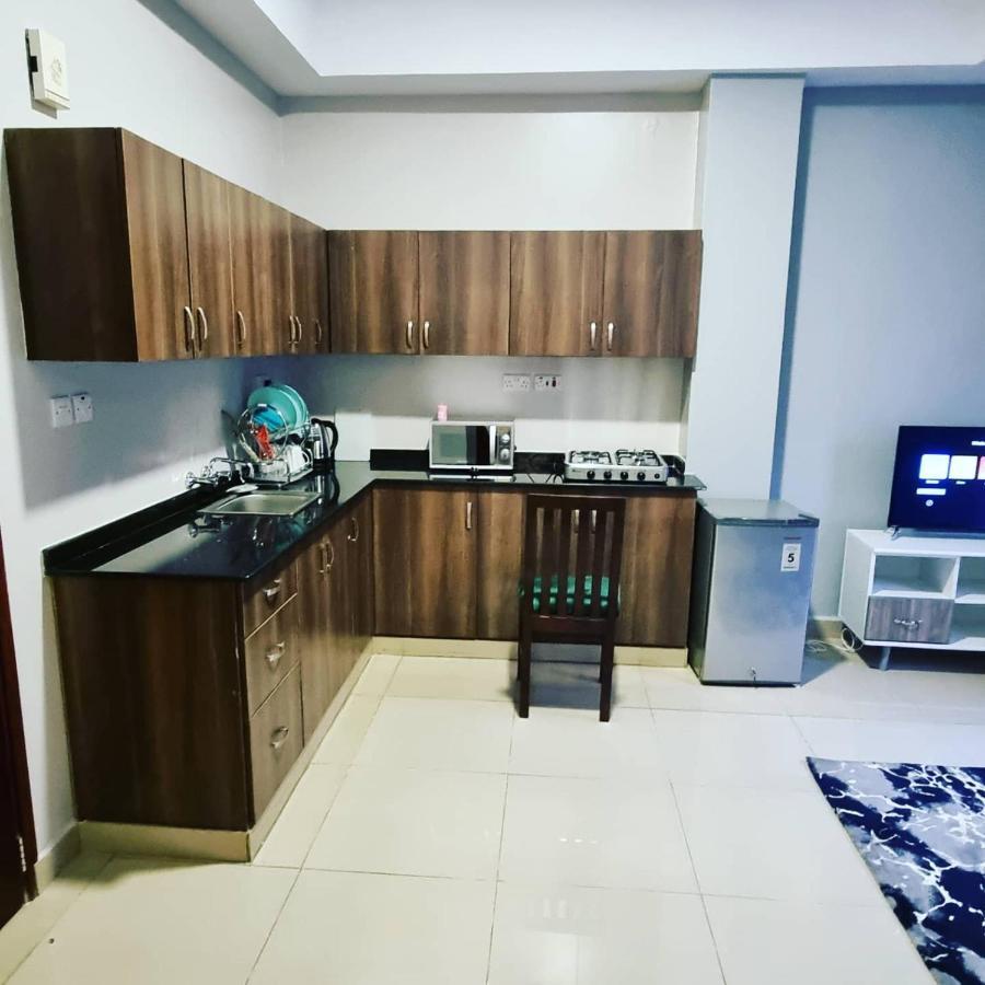 Eika Suites At Acacia Кампала Екстериор снимка