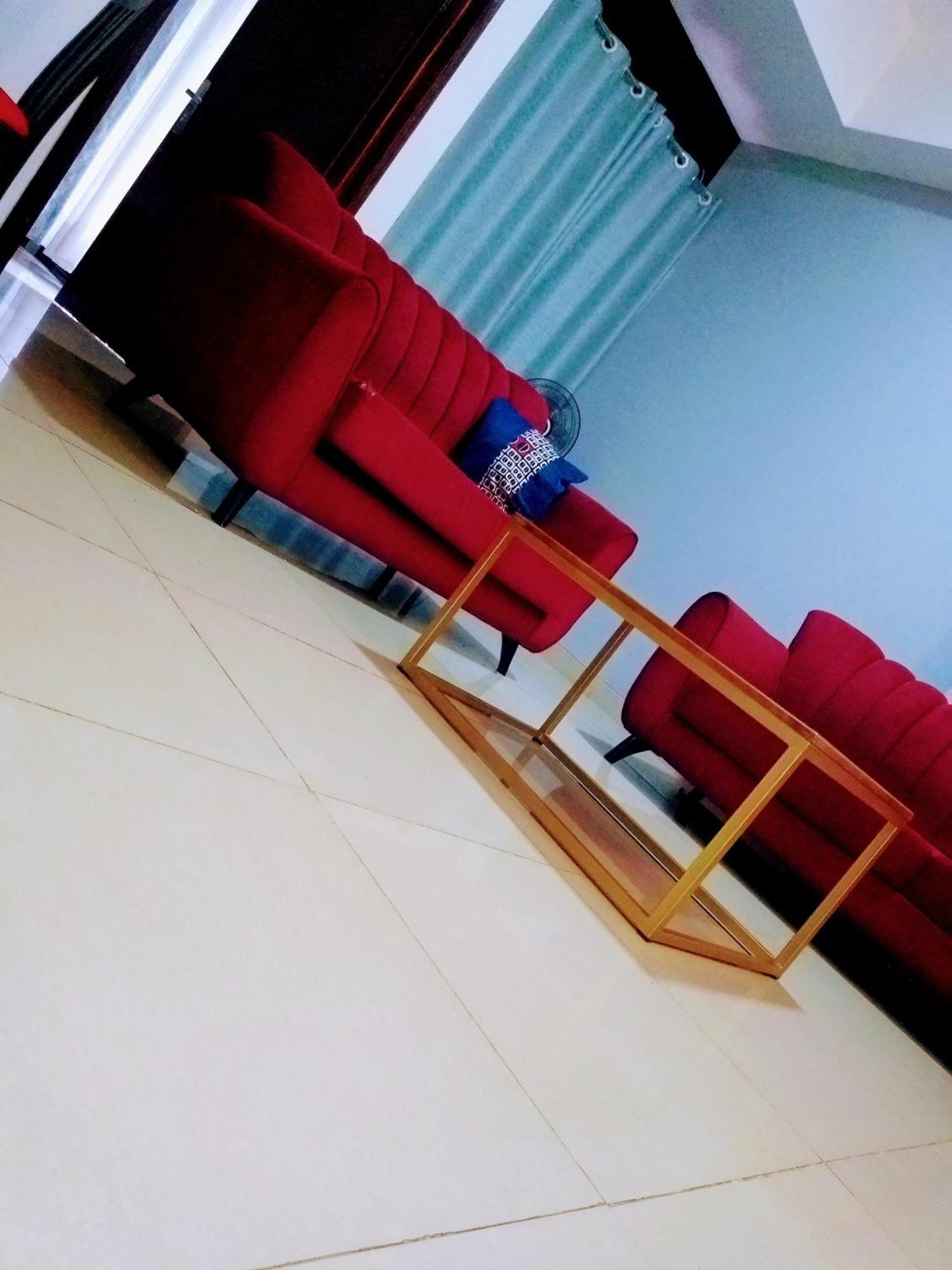 Eika Suites At Acacia Кампала Екстериор снимка