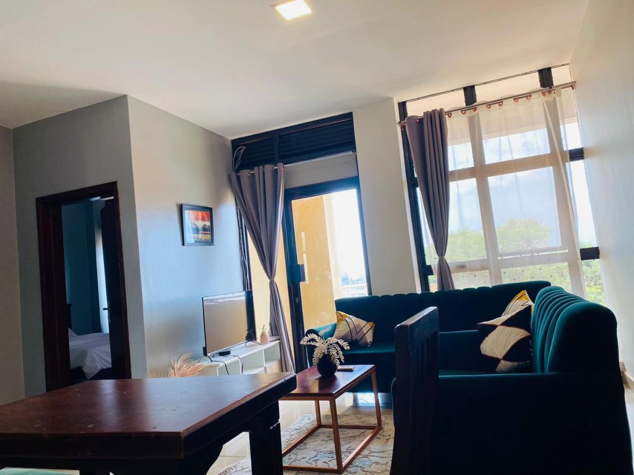 Eika Suites At Acacia Кампала Екстериор снимка